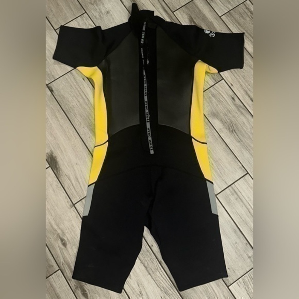 Men’s pre own as is Hang Ten wet suit short sleeve size XL full zip